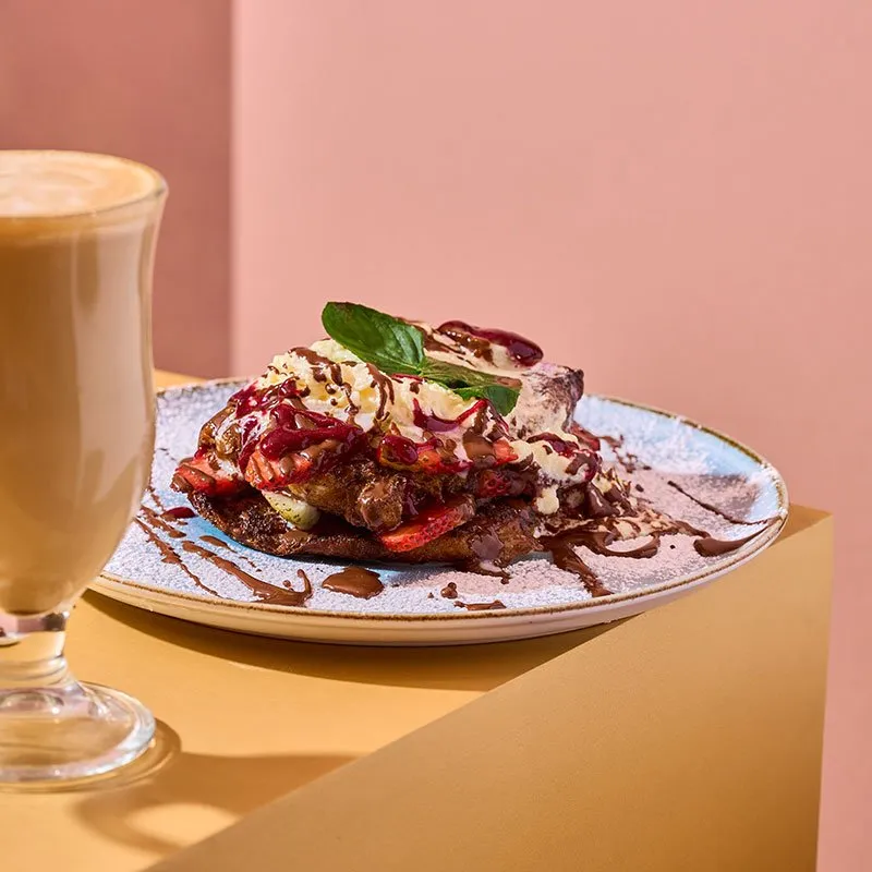 TOSTADAS DE CHOCOLATE Y FRUTOS ROJOS